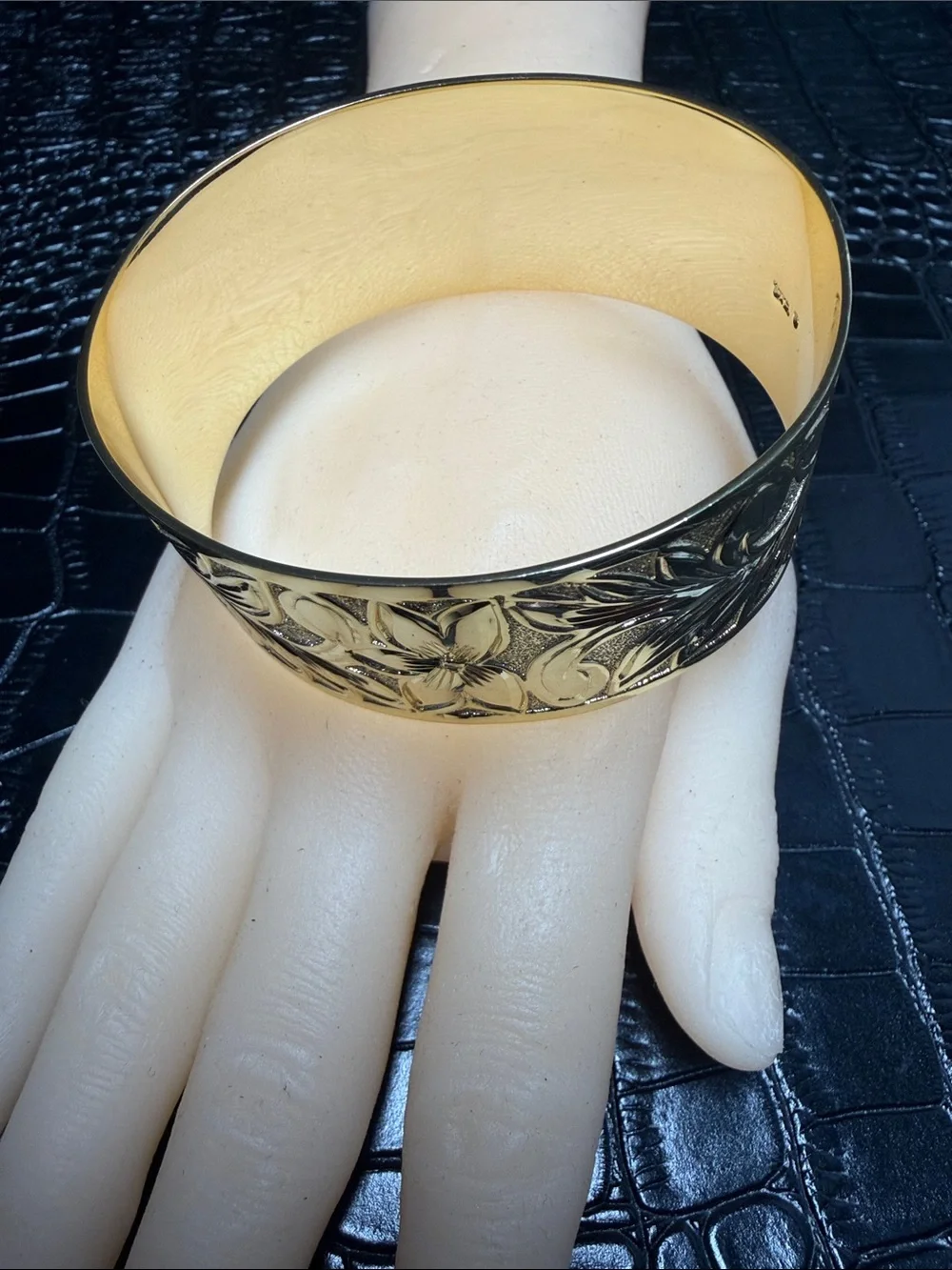 Hawaiian High Quality Silver Plated Bangle Bracelet (KUUIPO design)